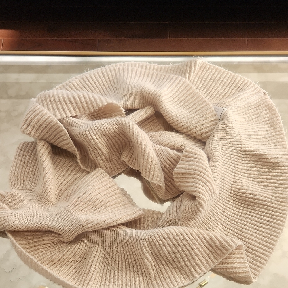 Anthropologie Ribbed Knit Scarf in Cream